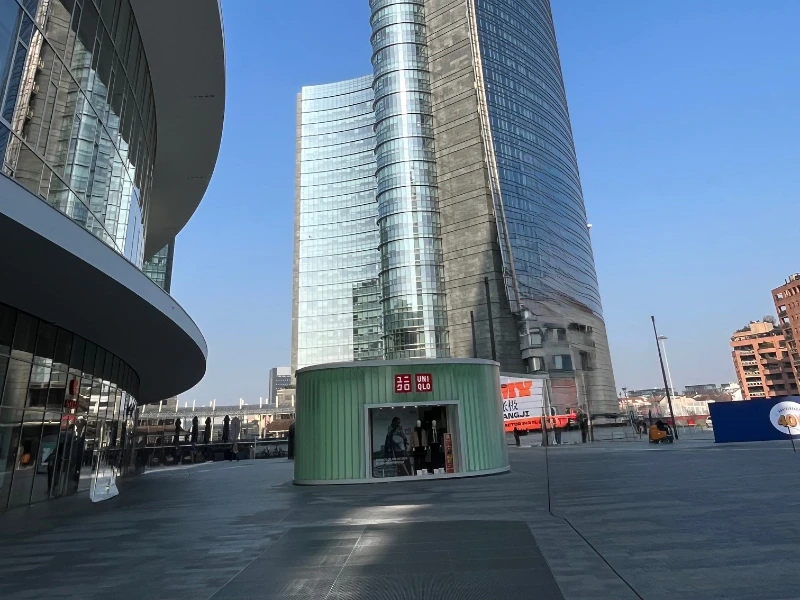 bussola-d-ingresso-store-uniqlo-12