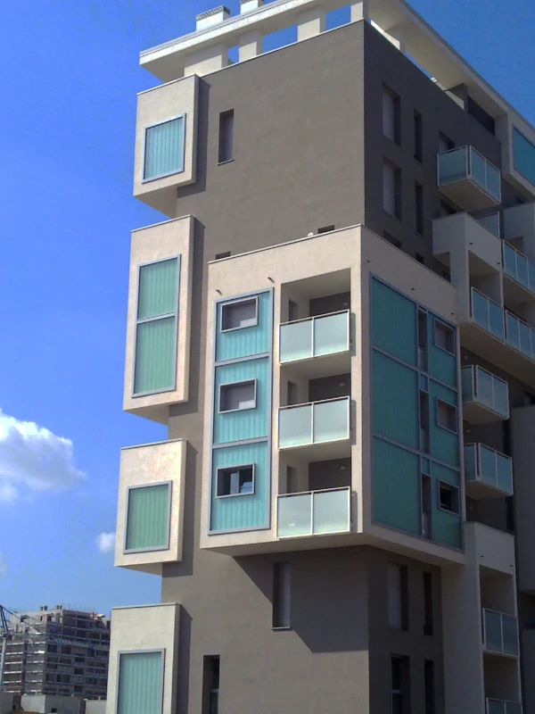 vetro-uglass-applicato-nelle-vetrate-di-un-edificio
